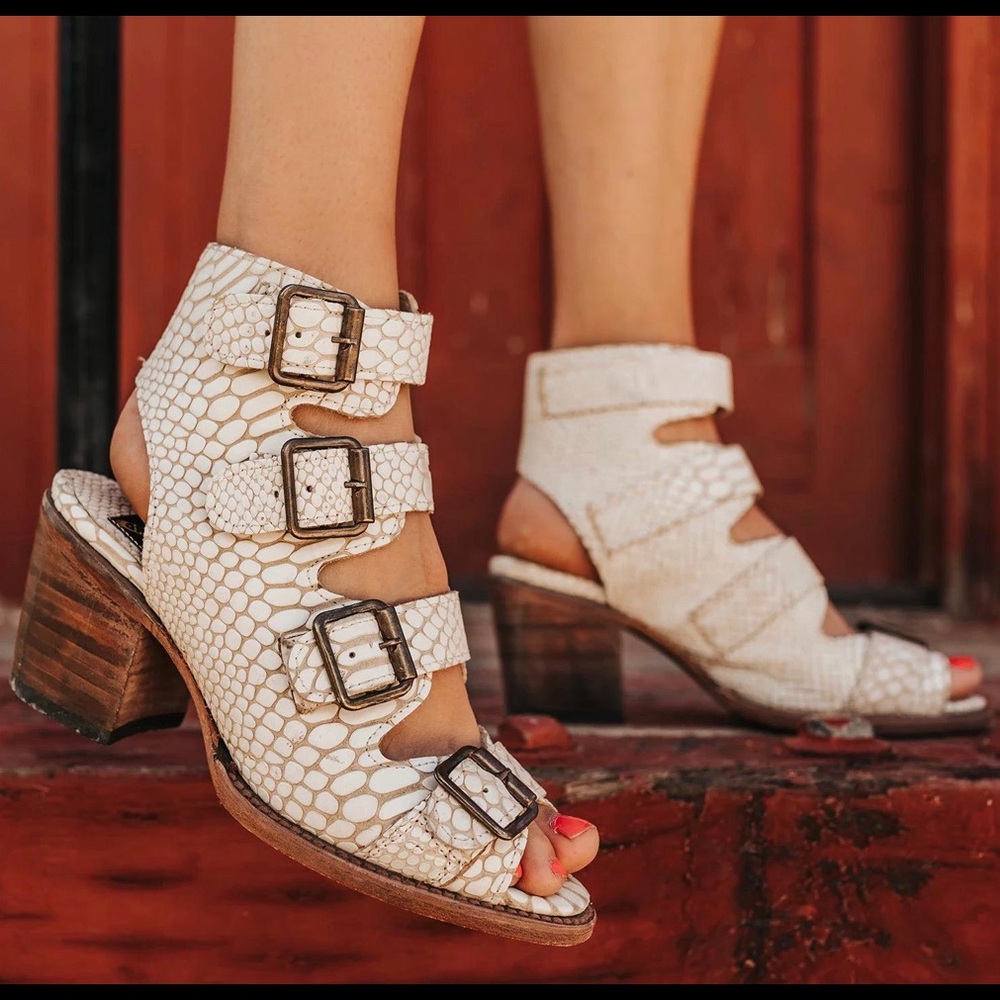 Freebird by Steven Quail in White Snake Size 6.0